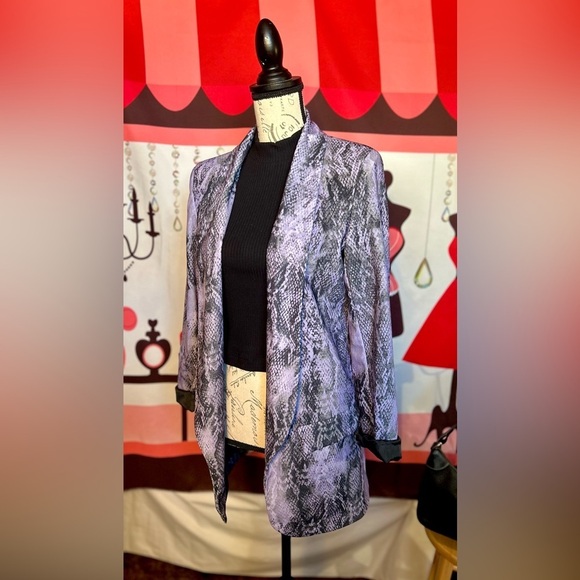 Boohoo Snake Skin Print Purple Blazer Women’s Size 10 EUC!​​​ - Picture 3 of 7